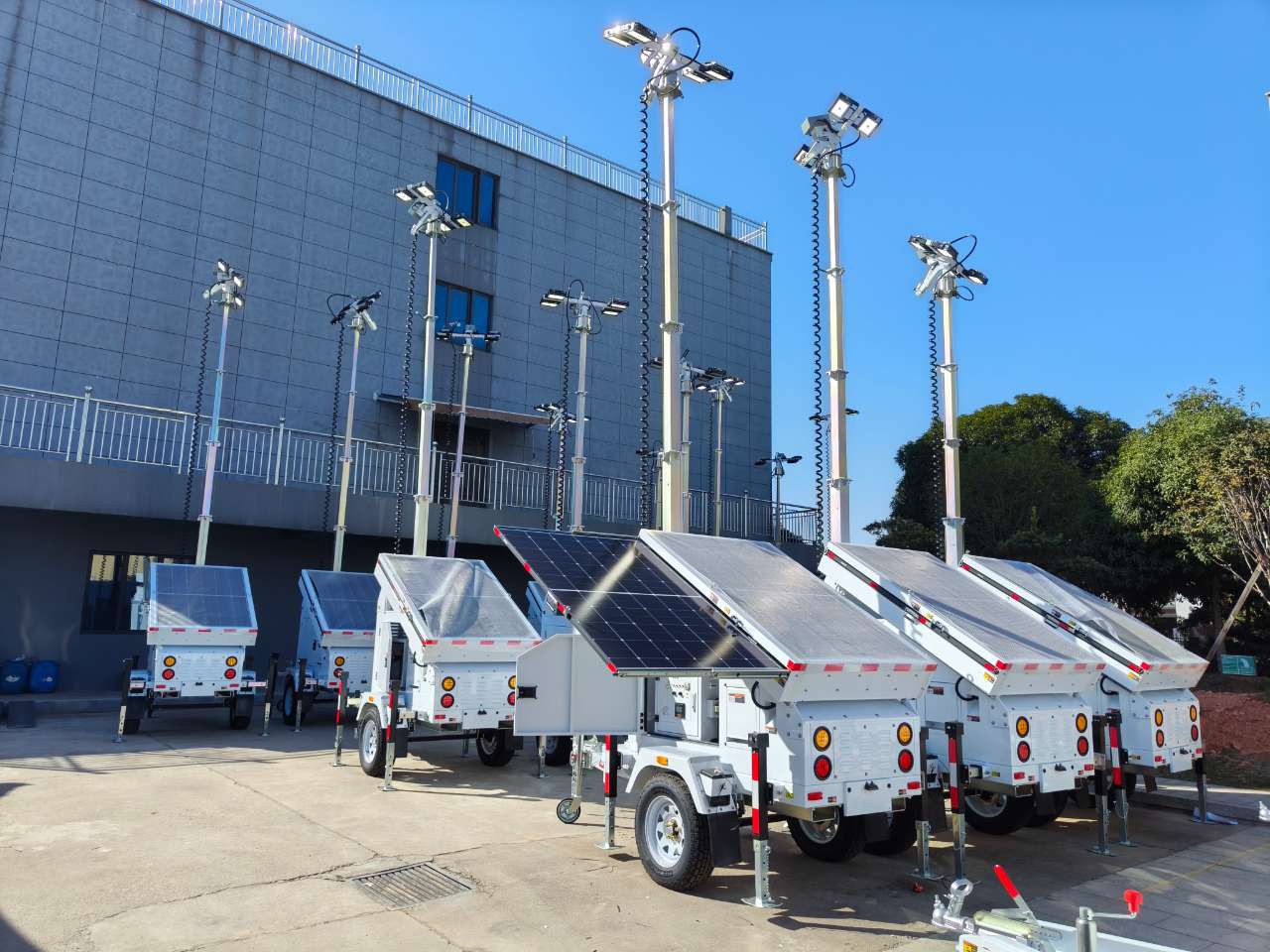 mobile solar light tower